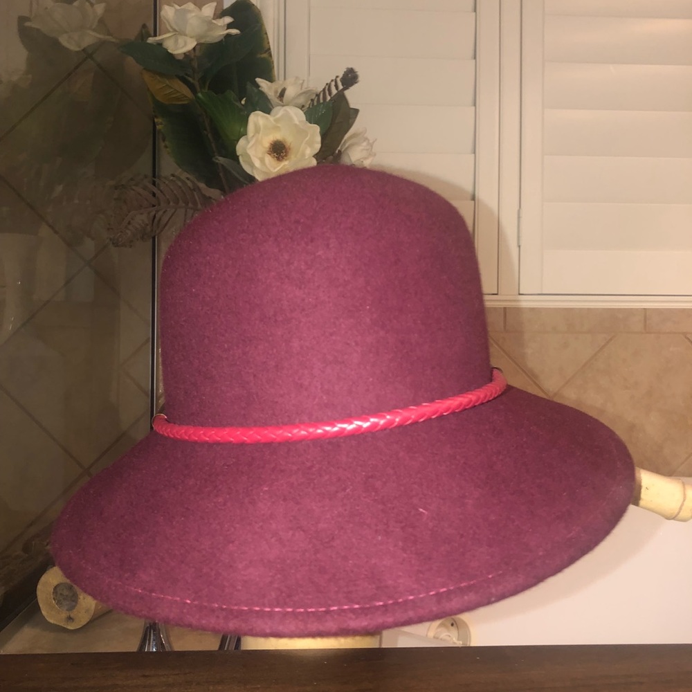 **NINE WEST MAROON HAT**